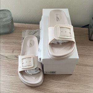 Nude buckle jelly sandal